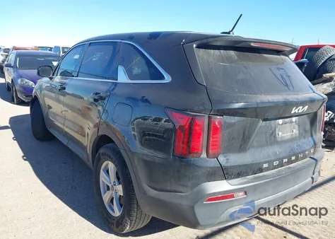 2022 Kia Sorento Lx z USA, uszkodzony, nr VIN 5XYRG4LC5NG092157